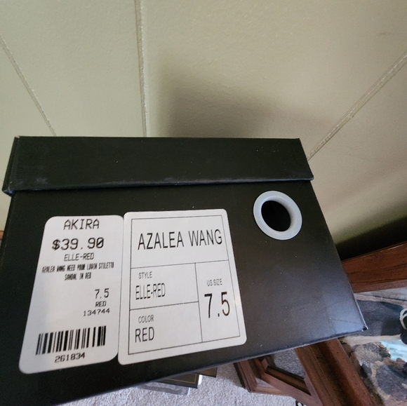 BOOTS - Picture 2 of 5